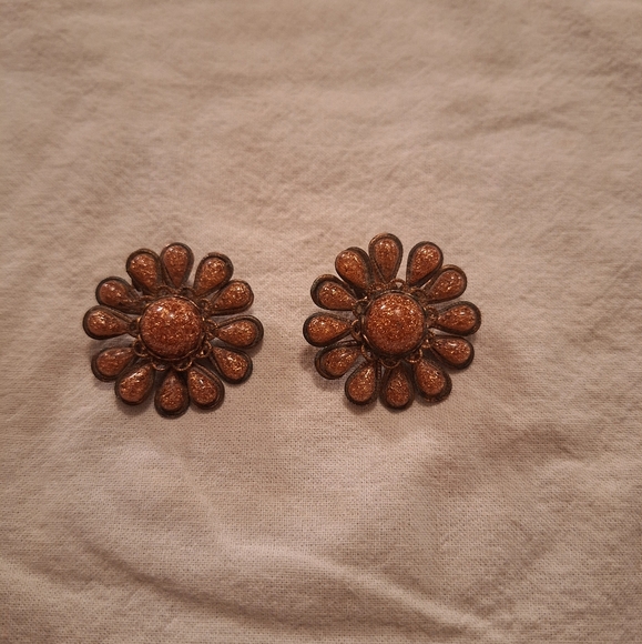 Vintage Jewelry - Goldstone clip-on earrings